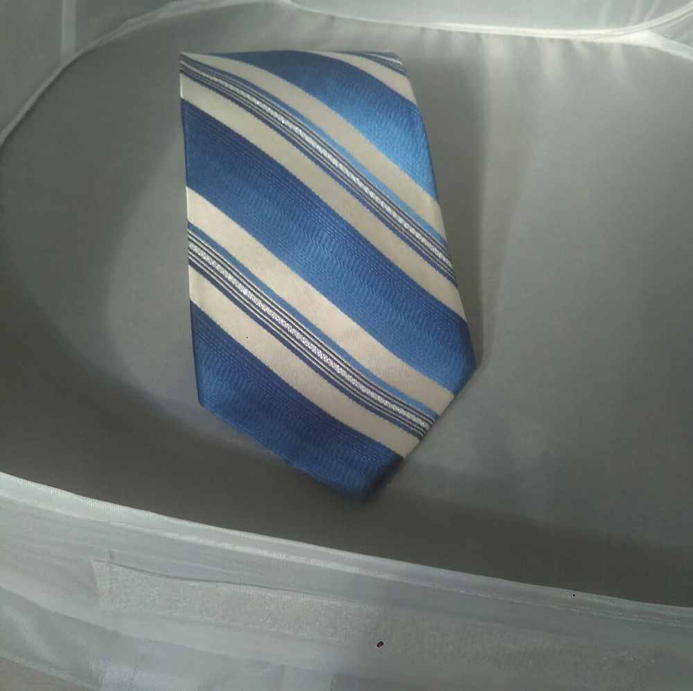 Claiborne tie